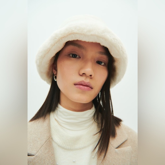 Faux Fur Bucket Hat in Cream - Picture 3 of 4